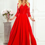 AMBER – Elegantní dlouhé dámské krajkové šaty v červené barvě s výstřihem 309-3